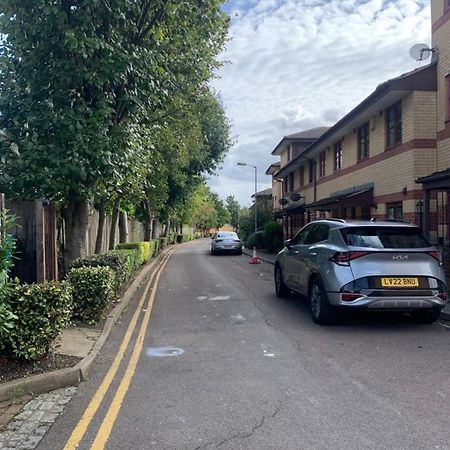 Large, Spacious 3 Bedroom Sleeps 6, Apartment For Contractors And Holidays In Lewisham, Greater London - 1 Free Parking Space & Free Wifi Kültér fotó