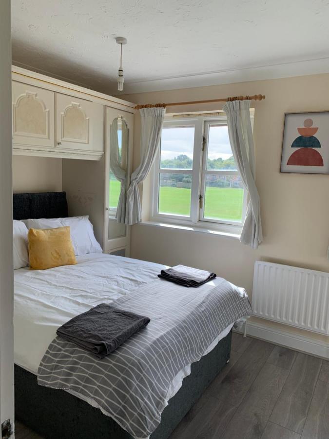 Large, Spacious 3 Bedroom Sleeps 6, Apartment For Contractors And Holidays In Lewisham, Greater London - 1 Free Parking Space & Free Wifi Kültér fotó