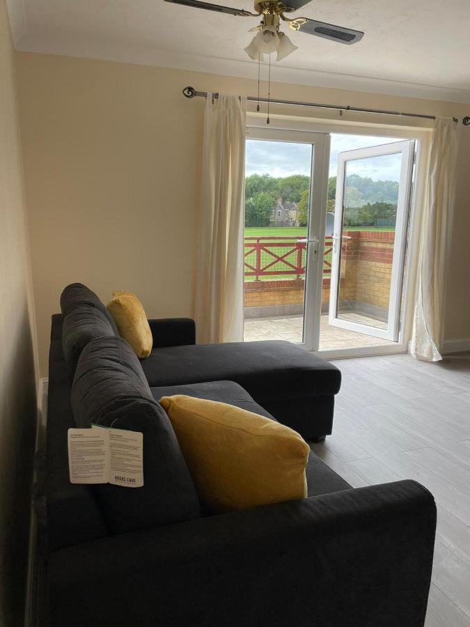 Large, Spacious 3 Bedroom Sleeps 6, Apartment For Contractors And Holidays In Lewisham, Greater London - 1 Free Parking Space & Free Wifi Kültér fotó