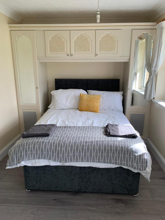 Large, Spacious 3 Bedroom Sleeps 6, Apartment For Contractors And Holidays In Lewisham, Greater London - 1 Free Parking Space & Free Wifi Kültér fotó