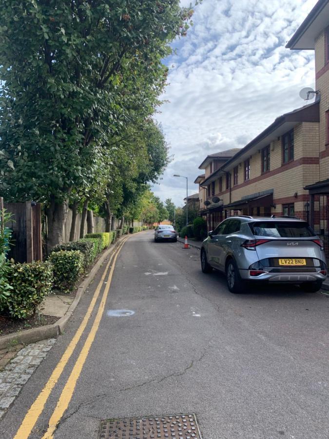 Large, Spacious 3 Bedroom Sleeps 6, Apartment For Contractors And Holidays In Lewisham, Greater London - 1 Free Parking Space & Free Wifi Kültér fotó