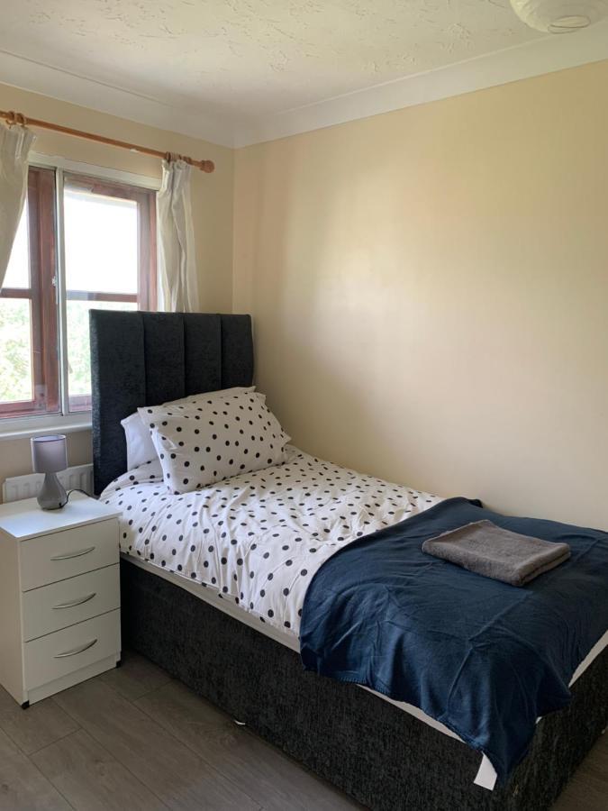 Large, Spacious 3 Bedroom Sleeps 6, Apartment For Contractors And Holidays In Lewisham, Greater London - 1 Free Parking Space & Free Wifi Kültér fotó
