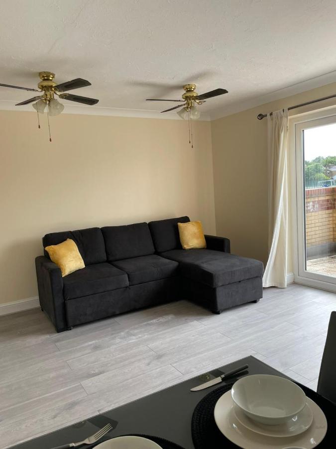 Large, Spacious 3 Bedroom Sleeps 6, Apartment For Contractors And Holidays In Lewisham, Greater London - 1 Free Parking Space & Free Wifi Kültér fotó