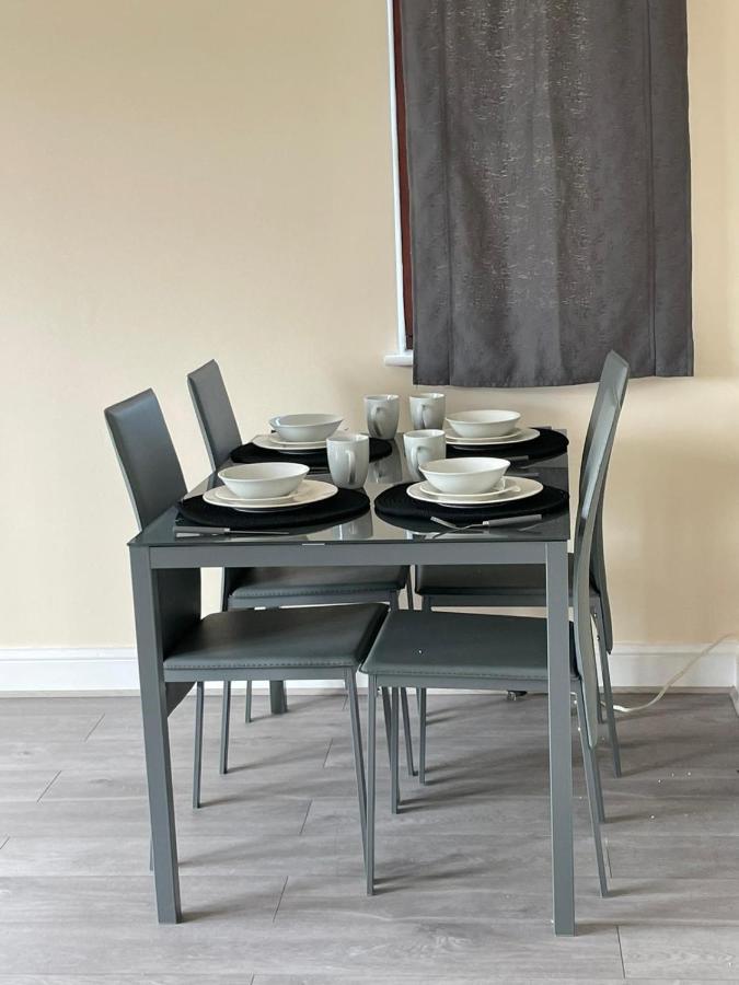 Large, Spacious 3 Bedroom Sleeps 6, Apartment For Contractors And Holidays In Lewisham, Greater London - 1 Free Parking Space & Free Wifi Kültér fotó